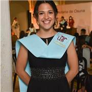 Maestra titulada en magisterio primaria especializada en lengua inglesa.